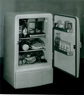 電気冷蔵庫（昭和34年発売）