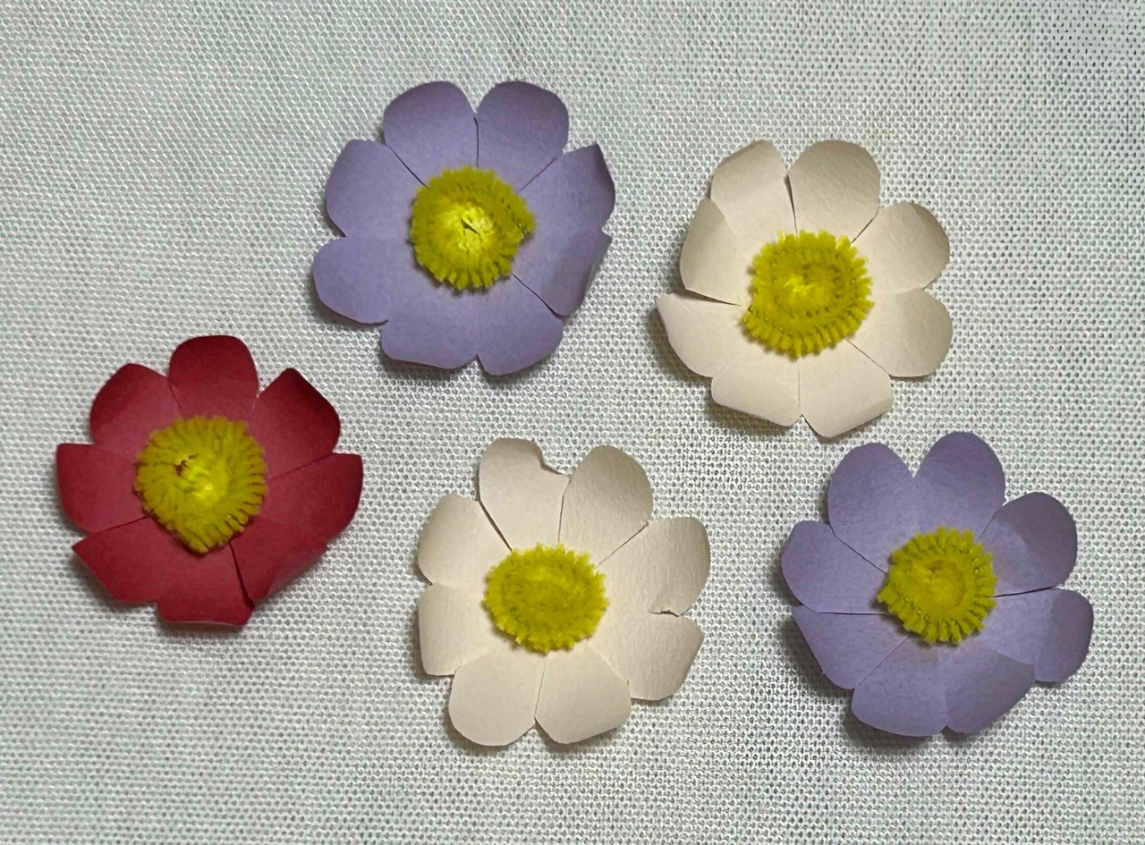 【１】の花を５個作った写真
