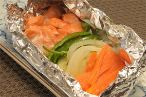 鮭と野菜のホイル包み焼き