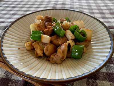 焼き鳥風味の炒め物の写真